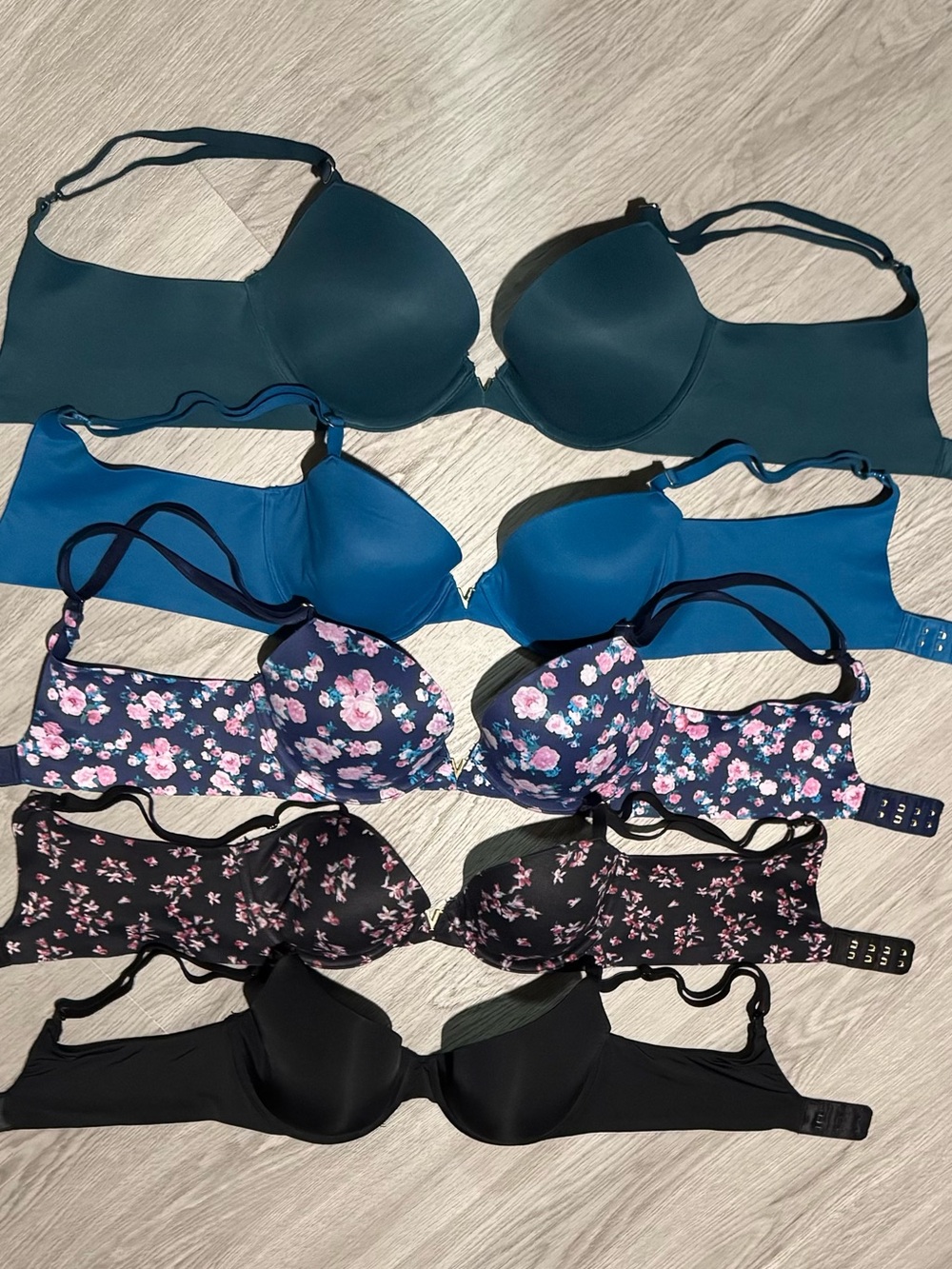5 Victoria’s Secret Bra Bundle (32D x 4, 34D x 1)